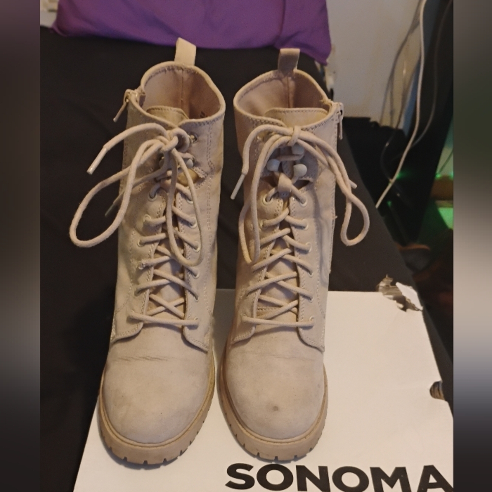 Sonoma Light Tan/ Beige Lace-Up Combat Boots.Ladies Size 9.